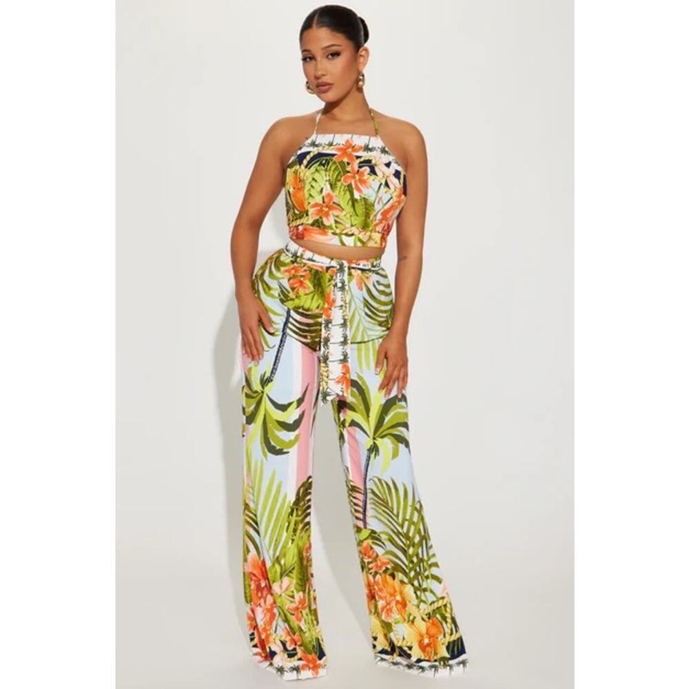Fashion Nova On A Vacay Tropical Print Top Pants Set Size M Medium NWT - Picture 1 of 11